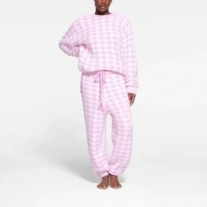 SKIMS Pink Houndstooth Knit Set in Petal Pink